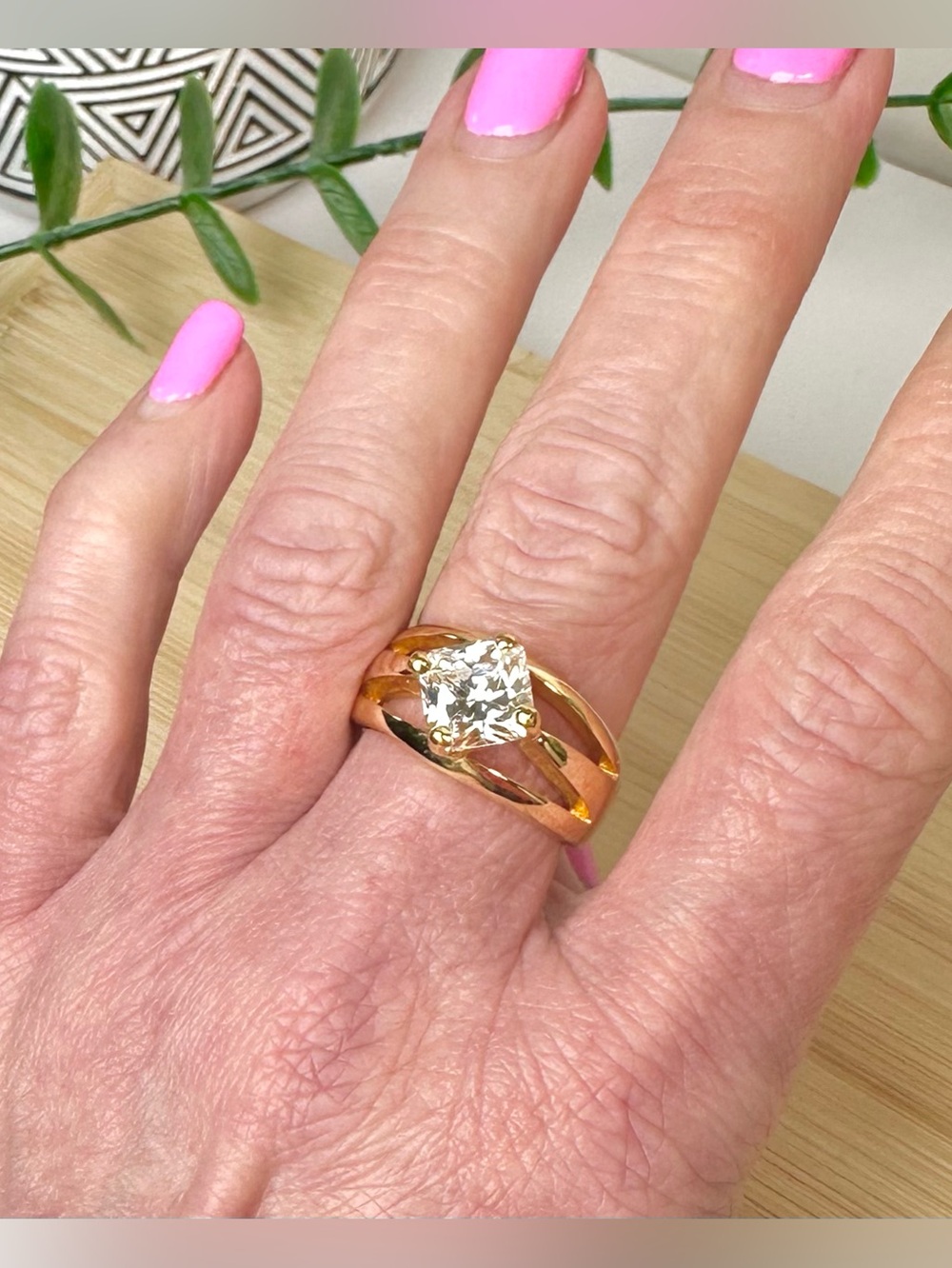 💛Vintage Avon “Princess Style” Ring Gold Plated with CZ Stone - Picture 3 of 8